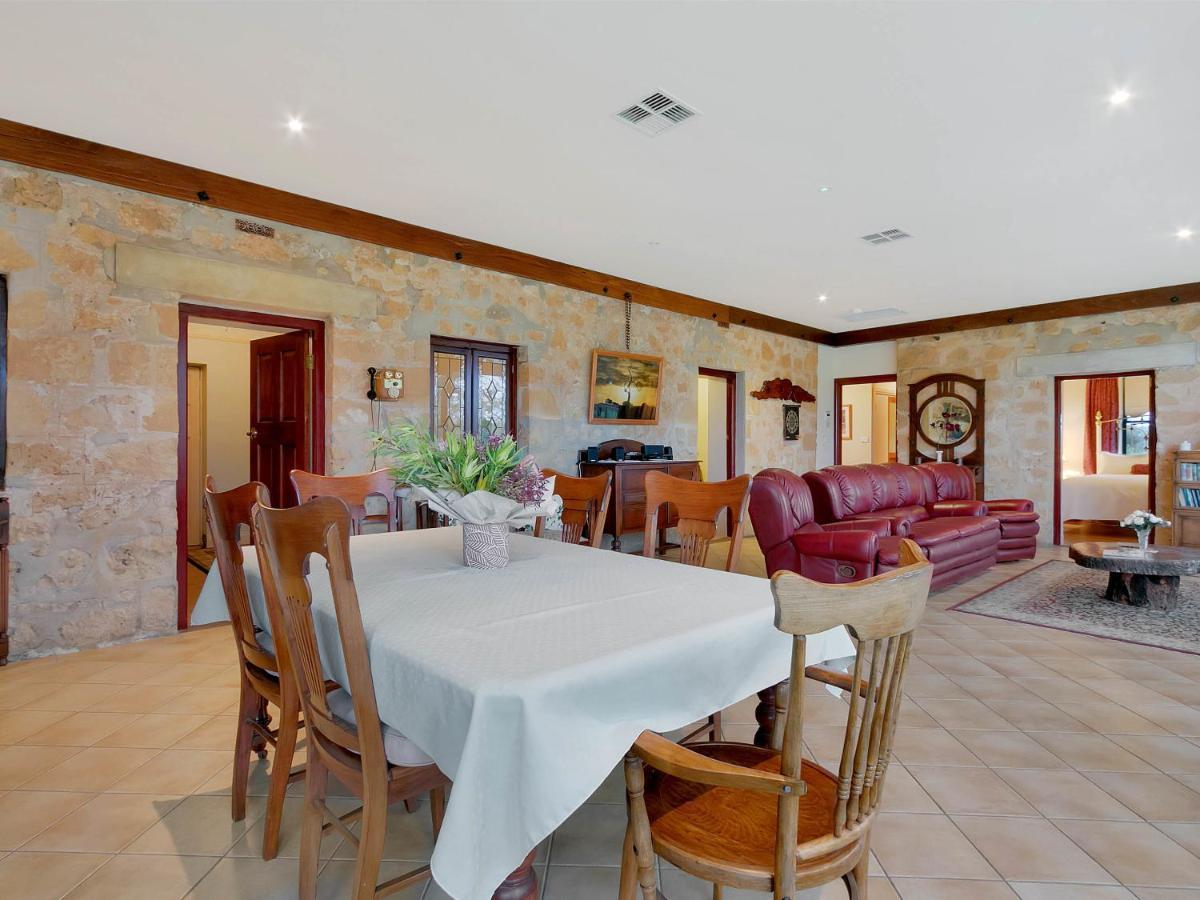 Lake Bywater Cottage Walker Flat Extérieur photo