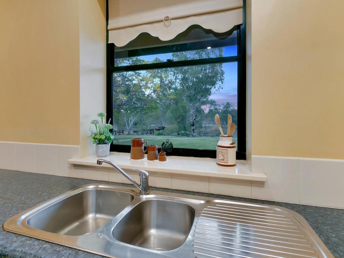 Lake Bywater Cottage Walker Flat Extérieur photo
